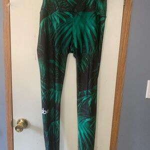 Goldsheep Tropical Green and Black Leggings